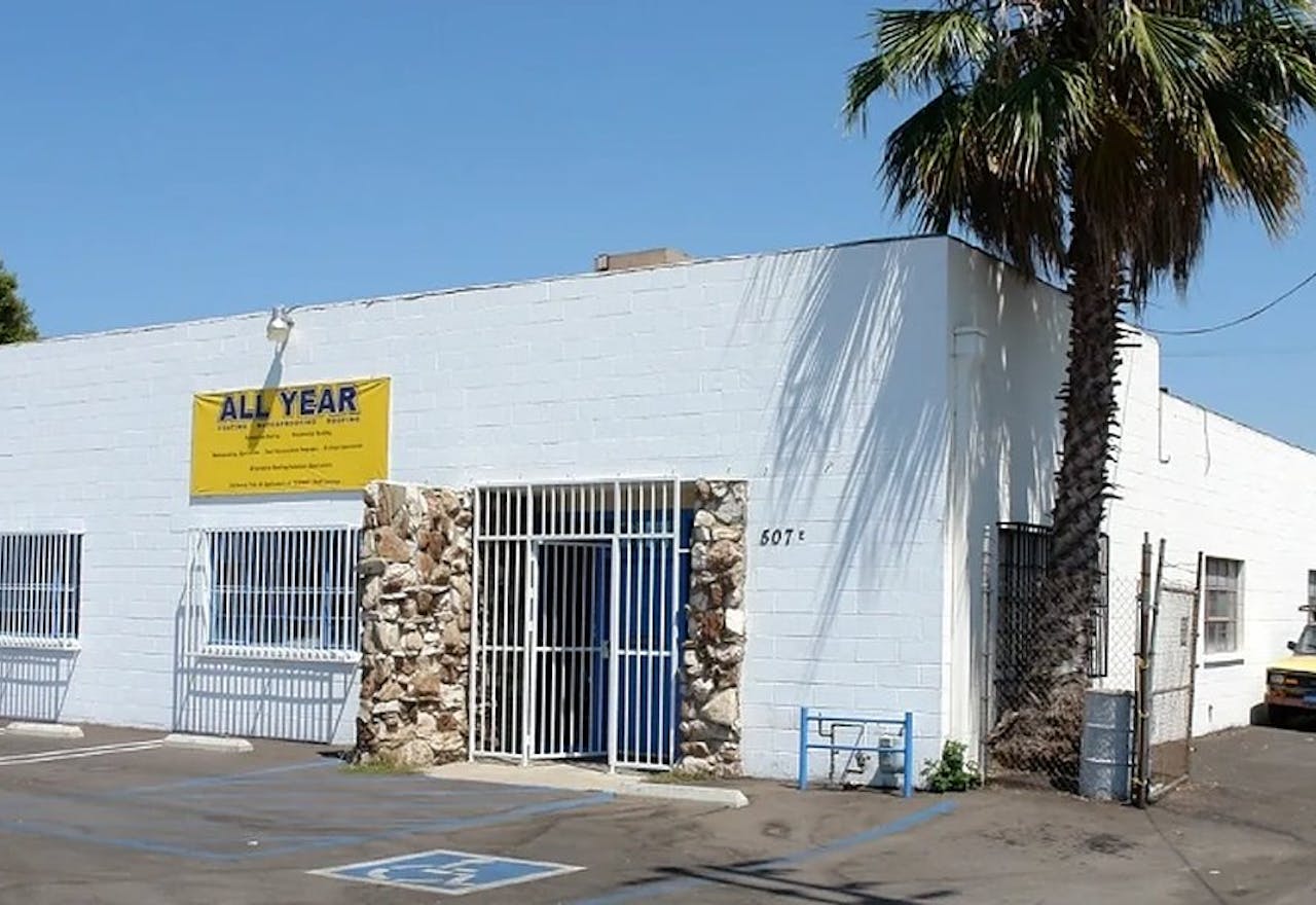 Large Warehouse with No License or Tax Requirements - Image 0