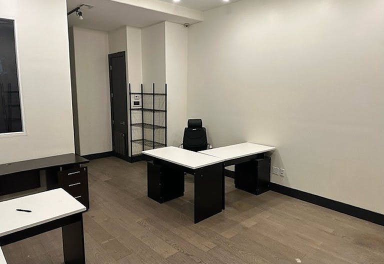 Gorgeous Ground Floor Space - Ideal for EVERYTHING - Image 1