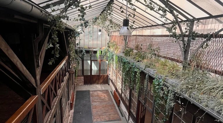 Incroyable espace de 650 m2 - Image 4