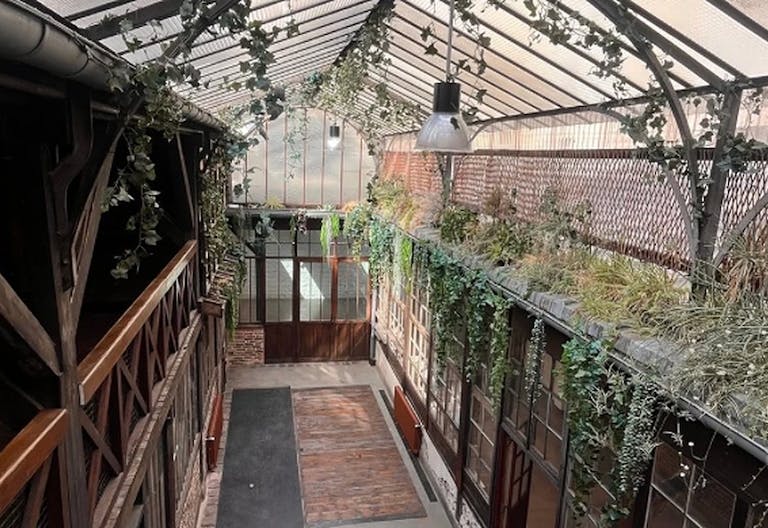 Incroyable espace de 650 m2 - Image 4