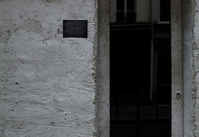 BRUTALIST SPACE IN MARAIS - Image 2