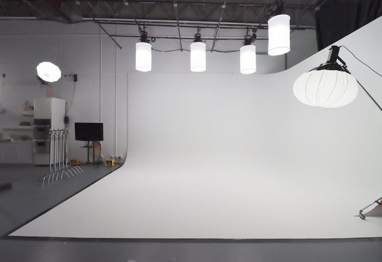 Miami Photo/Video Studio with Cyc Wall and Kitchen - Image 0