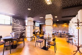 Modern Bar in the Central Grachtengortdel Area of Amsterdam - Image 0