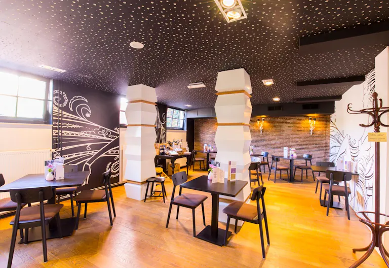 Modern Bar in the Central Grachtengortdel Area of Amsterdam - Image 0