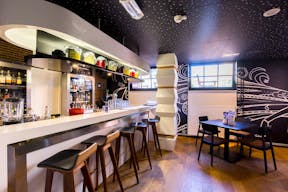 Modern Bar in the Central Grachtengortdel Area of Amsterdam - Image 4