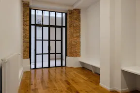 Espace atypique avec cour privative � R�publique / Canal Saint-Martin - Image 13