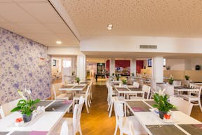 Modern Renovated Space in a Classic Amsterdam Building - Image 3