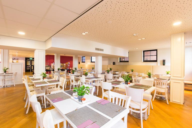 Modern Renovated Space in a Classic Amsterdam Building - Image 4