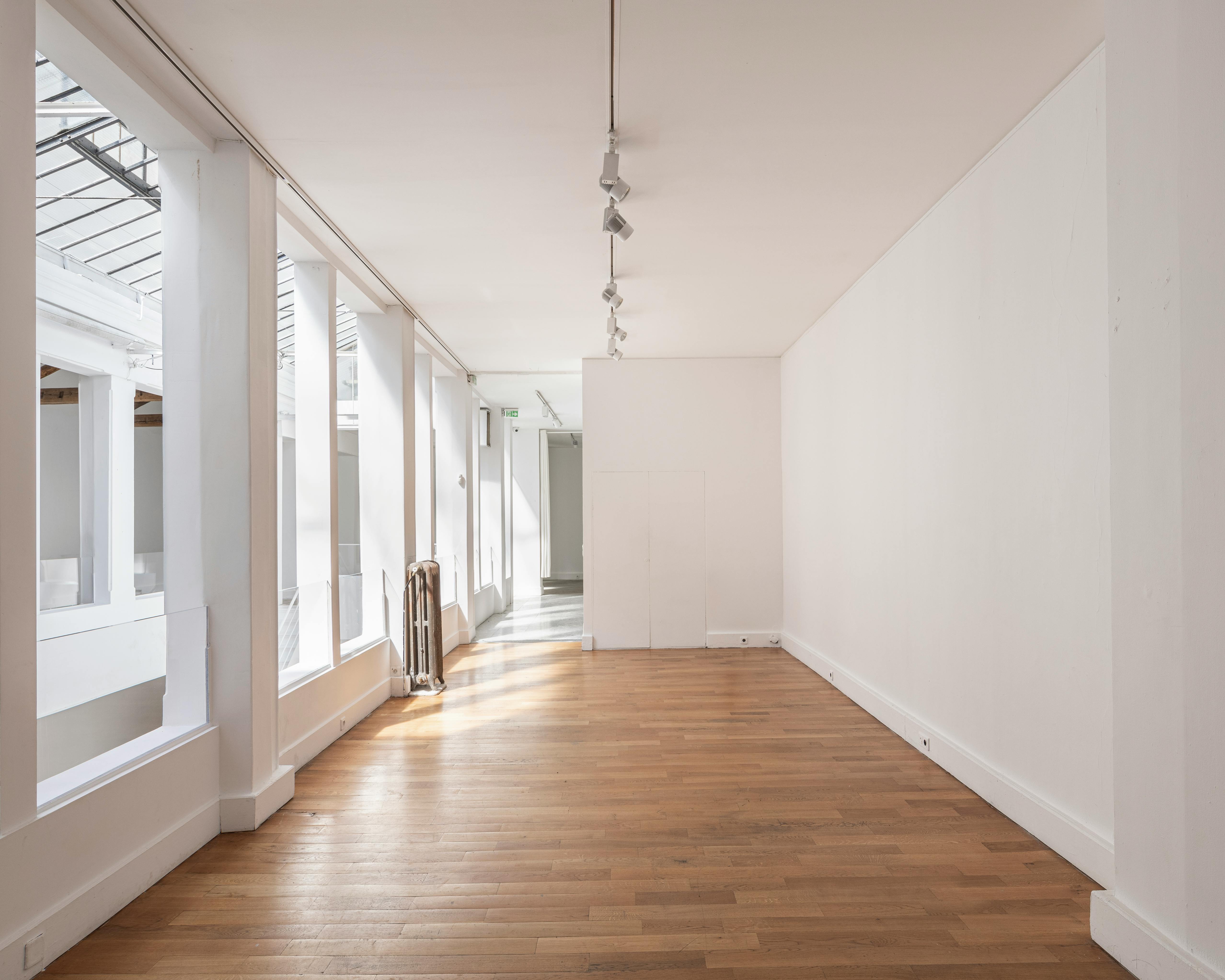 Spacious Industrial Showroom on Rue de Turenne, Paris