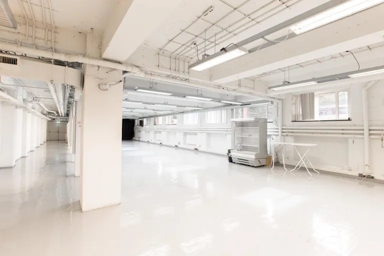 Spacious Warehouse in Noord - Image 2