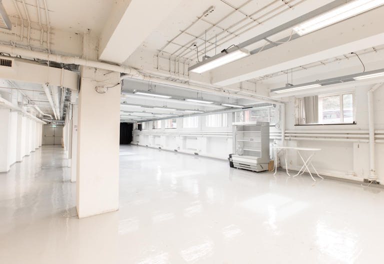 Spacious Warehouse in Noord - Image 2