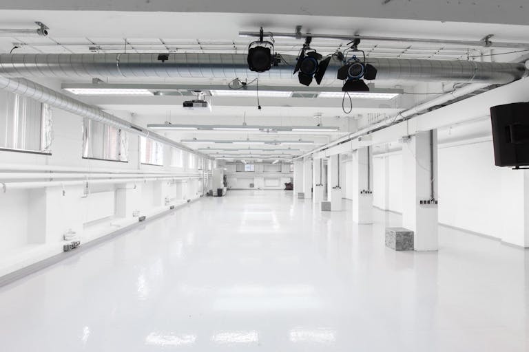 Spacious Warehouse in Noord - Image 3