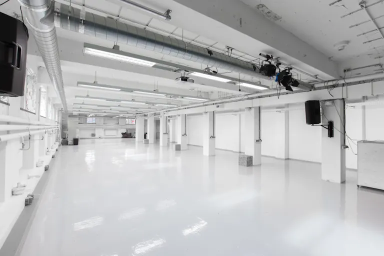 Spacious Warehouse in Noord - Image 4