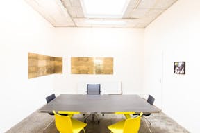 Spacious Showroom in The Center - Image 8