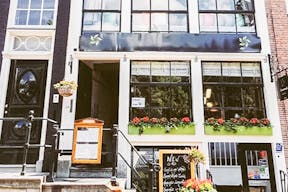 Lovely Cafe at the Central Canal - Image 3