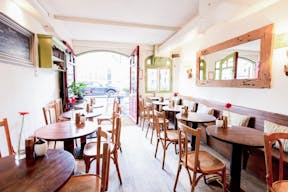 Cozy Cafe on the Famous Amsterdam Canals - Image 0