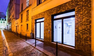 Gallery / showroom combined with a speakeasy bar in the center of Paris - Image 0
