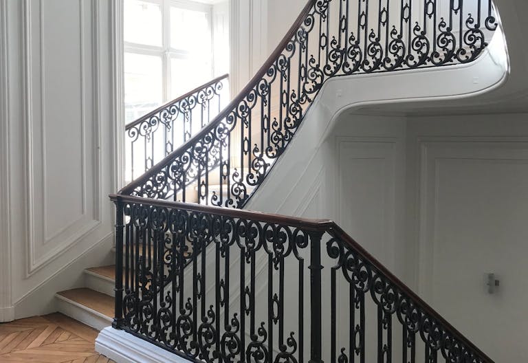 Private Mansion near Saint-Lazare - Image 3