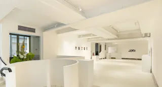 Historically classed Showroom in Saint-Germain - Image 2