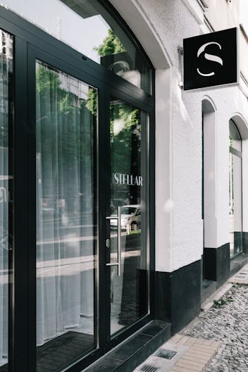 Studio Stellar, a versatile sunlit space. - Image 3