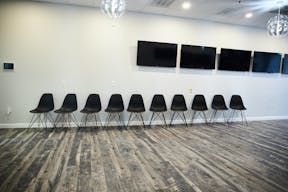 Easy assembly event space for rent - Image 7