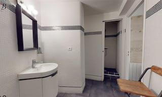 Central Paris Showroom next to Louis Vuitton HQ near Marais - Image 7