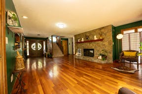 Georgia Lakehouse Creative Space & ART Gallery - Image 7