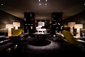 Stylish Design Bar in Historic City Center - Image 0
