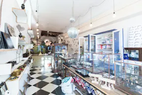 Spacious Boutique in the Heart of Amsterdam - Image 0