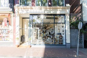 Spacious Boutique in the Heart of Amsterdam - Image 1