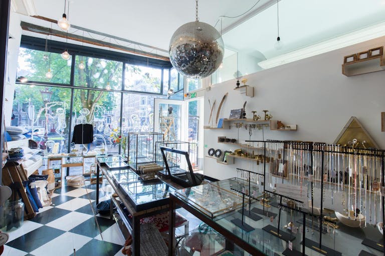 Spacious Boutique in the Heart of Amsterdam - Image 4
