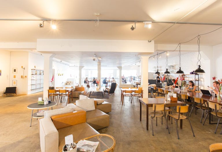 Extensive Open Space in the Vibrant De Pijp neighborhood - Image 0