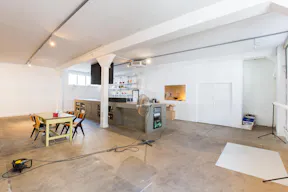 Extensive Open Space in the Vibrant De Pijp neighborhood - Image 3