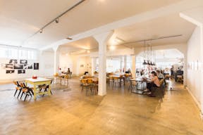 Extensive Open Space in the Vibrant De Pijp neighborhood - Image 5