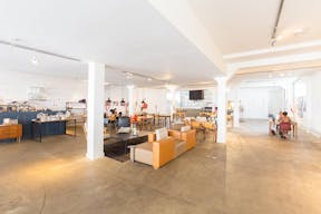 Extensive Open Space in the Vibrant De Pijp neighborhood - Image 7