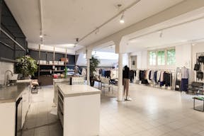 Spacious Boutique in the Trendy Jordaan - Image 2