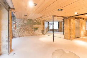 Urban Pop-Up Store in Le Marais - Image 6