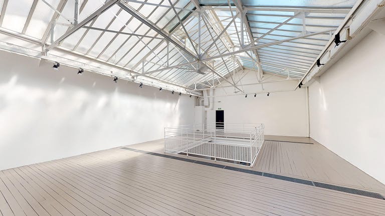 Art Gallery - Showroom in Le Marais - Image 1