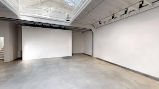 Art Gallery - Showroom in Le Marais - Image 2