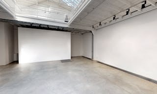 Art Gallery - Showroom in Le Marais - Image 2