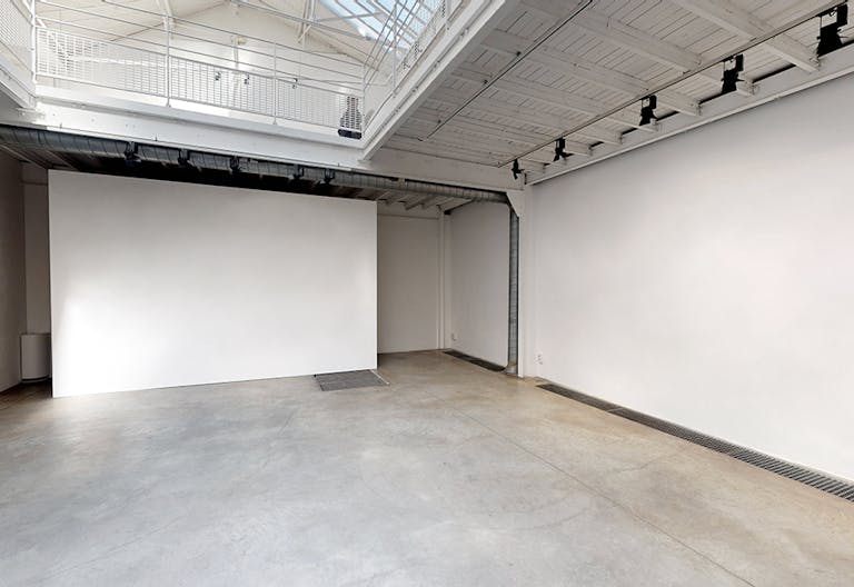 Art Gallery - Showroom in Le Marais - Image 2