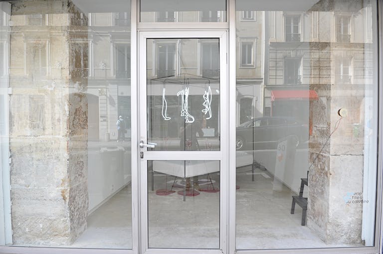 Art Gallery - Showroom in Le Marais - Image 3