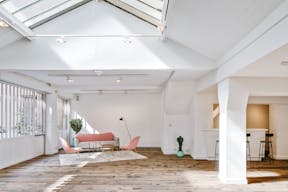 Bright Showroom in Le Marais - Image 1