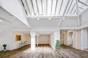 Bright Showroom in Le Marais - Image 2