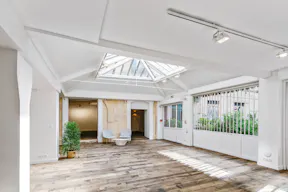 Bright Showroom in Le Marais - Image 3