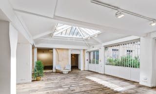 Bright Showroom in Le Marais - Image 3