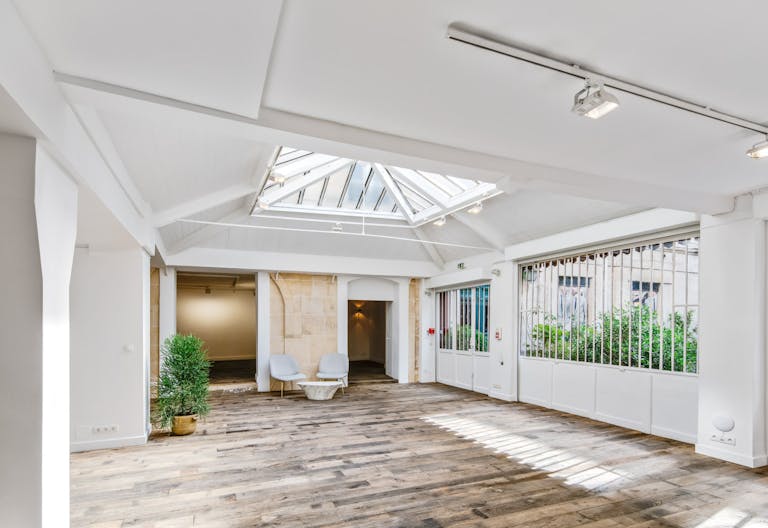 Bright Showroom in Le Marais - Image 3
