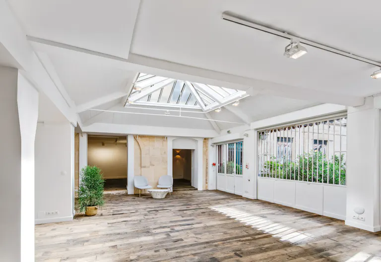 Bright Showroom in Le Marais - Image 3