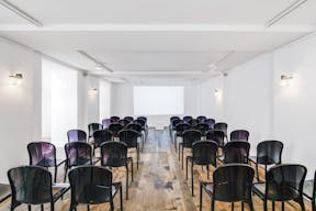 Bright Showroom in Le Marais - Image 7