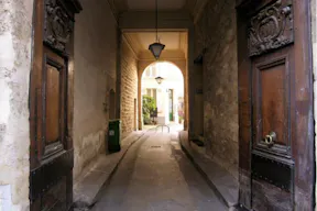 Bright Showroom in Le Marais - Image 8